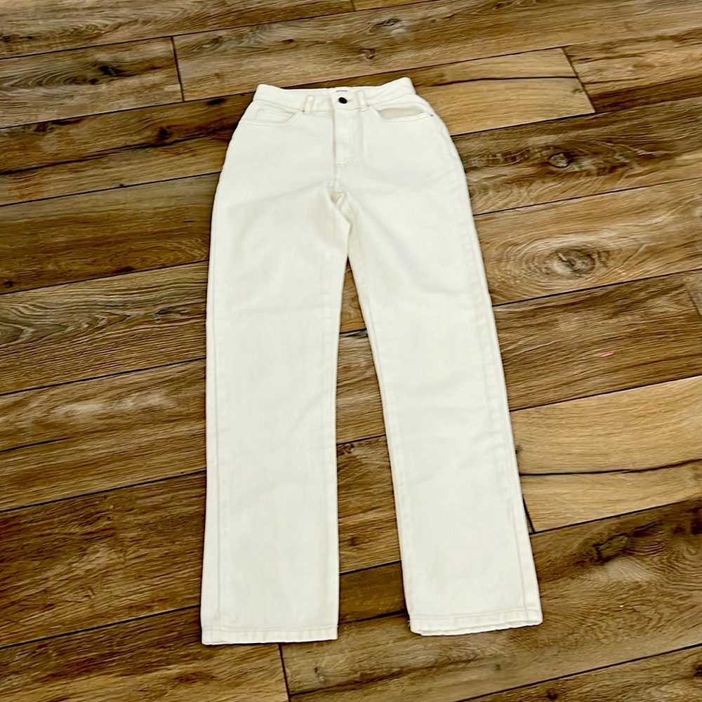 Brand new, never worn Cotton-on women’s cream colored jeans.